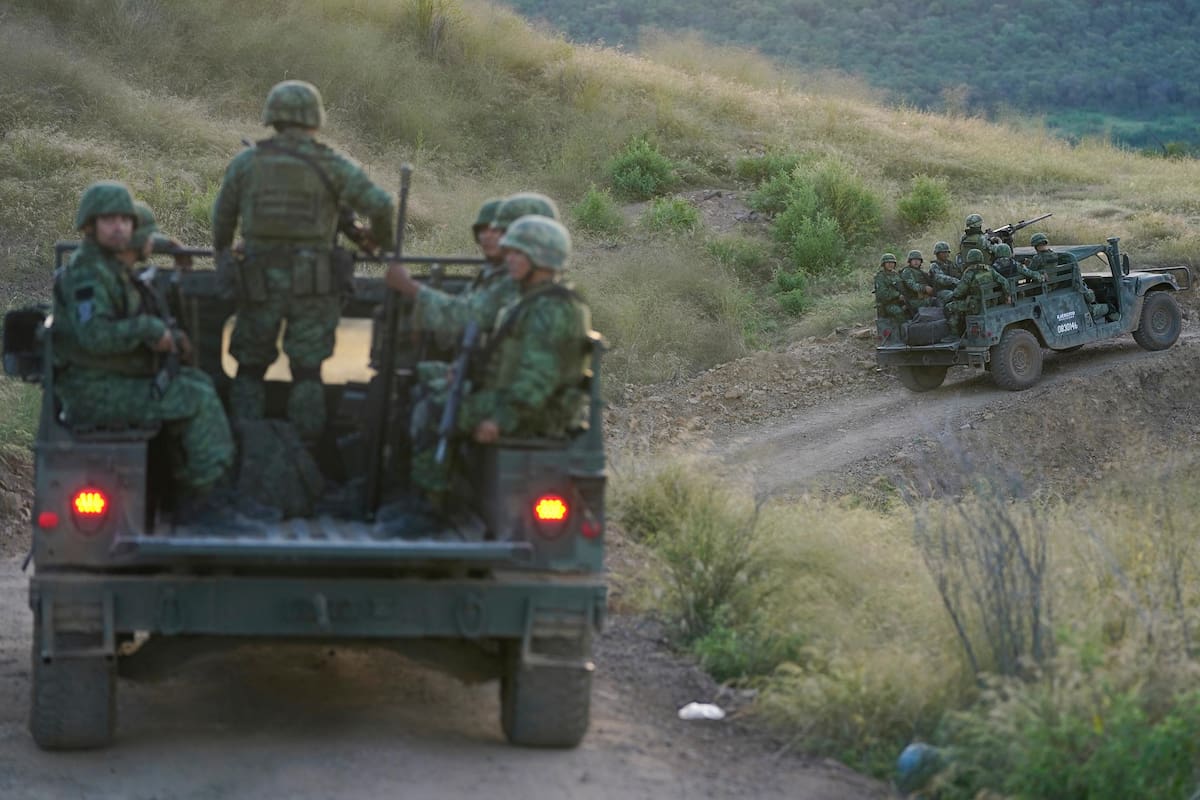 Narcos usan "buscaminas", explosivos improvisados contra Ejército, reporta AP
