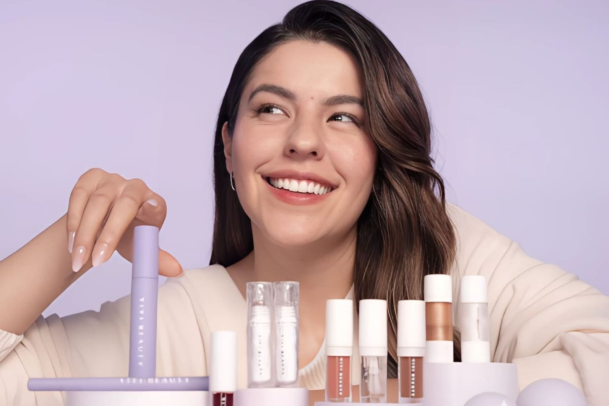 Lesslie Polinesia debuta como empresaria con su marca de belleza YIYI Beauty