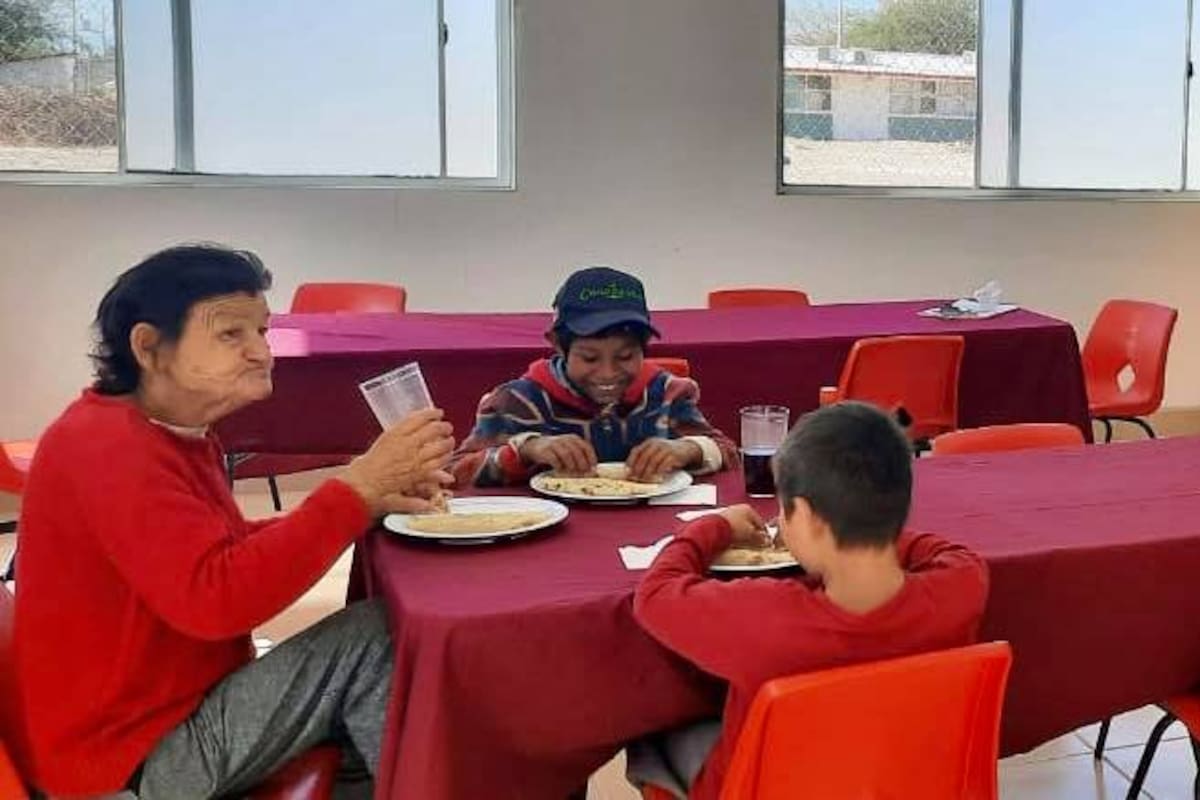 Comedor comunitario del DIF ofrece alimentos diarios en el Golfo de Santa Clara