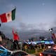Festejan en Monumento Cuauhtémoc tras el triunfo de México ante Corea del Sur