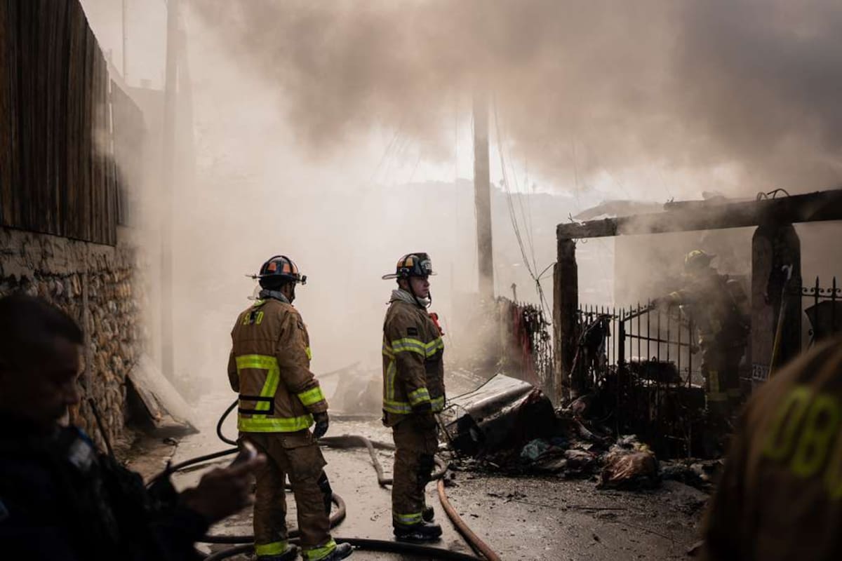Incendio consume vivienda en la colonia Hidalgo
