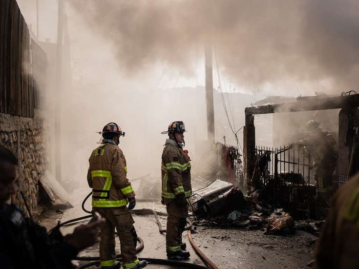 Incendio consume vivienda en la colonia Hidalgo