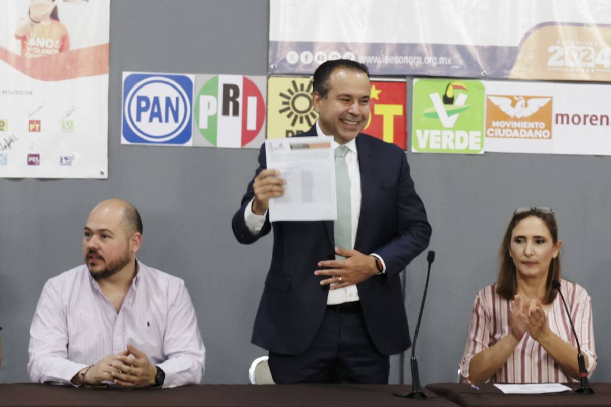 “Gobernaremos con los pies en la tierra”: Antonio Astiazarán, recibe constancia de mayoría