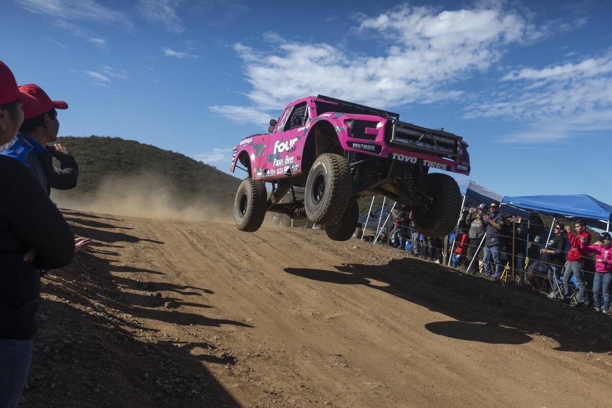 Carrera fuera de camino Baja 1000 continuará haciéndose en Ensenada