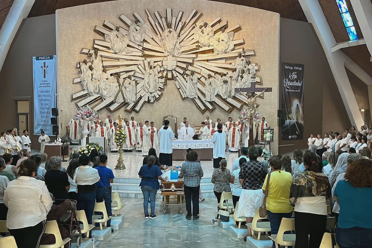 Continúan funerales del padre Ismael Figueroa