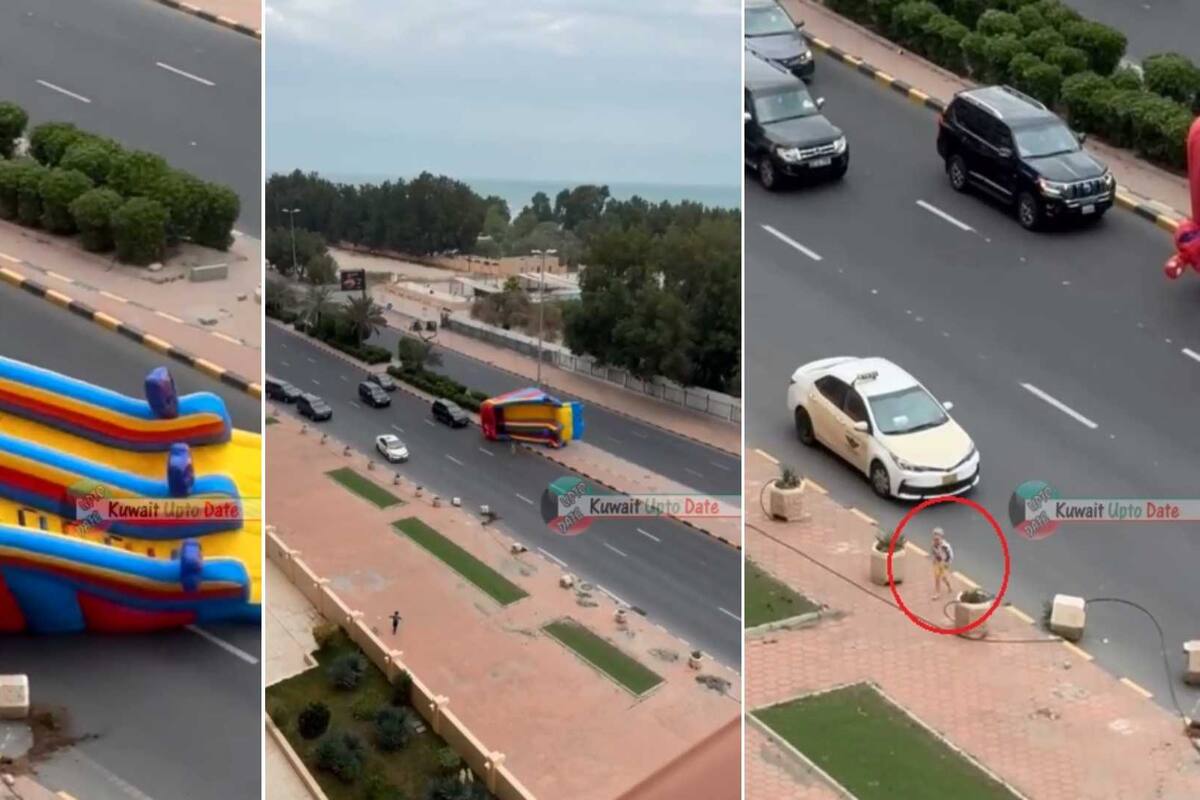 VIDEO: Inflable con niños aterriza en plena carretera