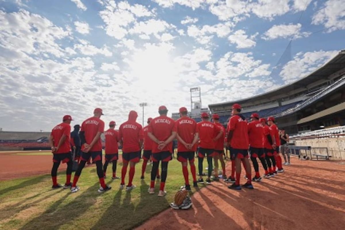 Águilas presenta a los jugadores invitados para sus entrenamientos