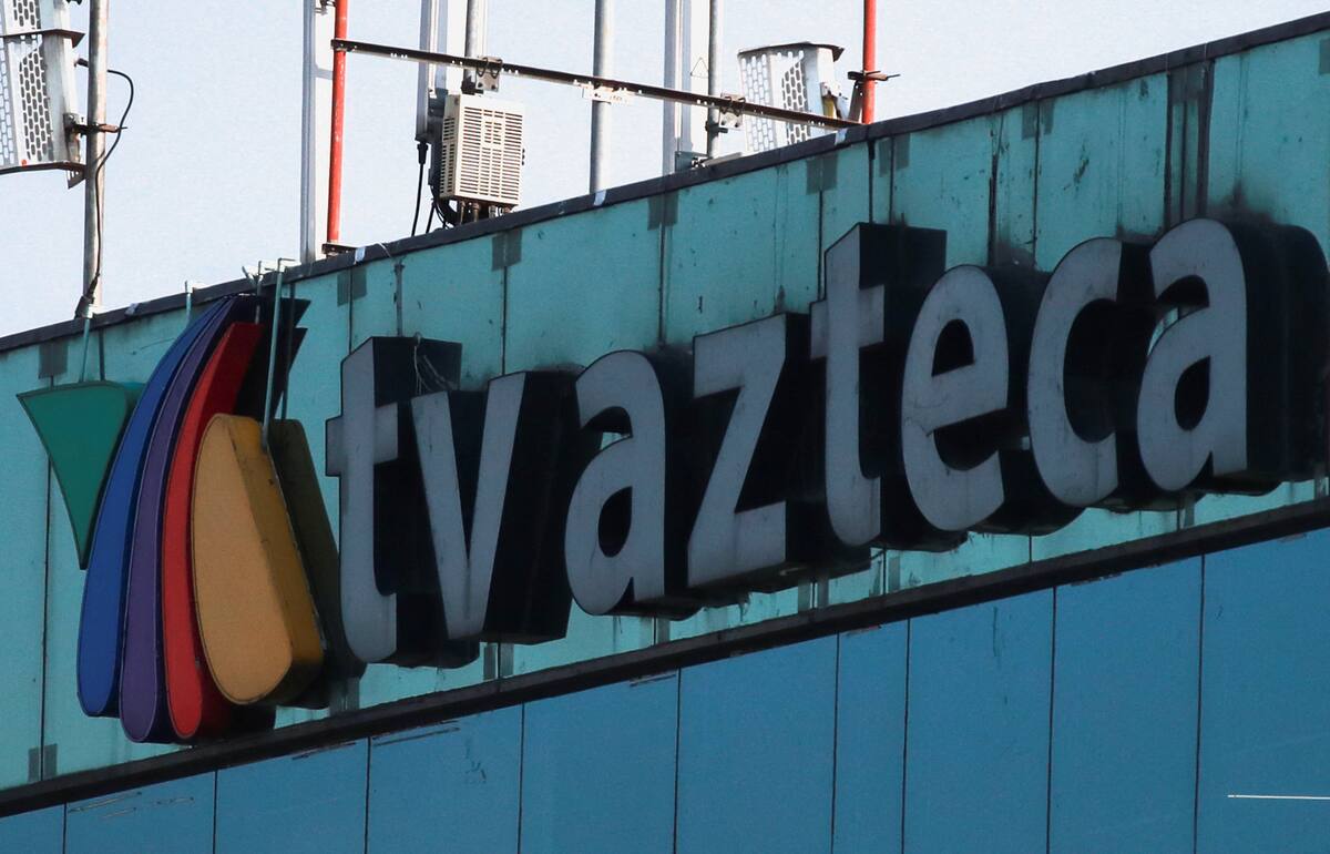 FOTO DE ARCHIVO. El logotipo de la emisora TV Azteca se ve fuera de su sede en la Ciudad de México, México, 22 de marzo de 2023. REUTERS/Henry Romero