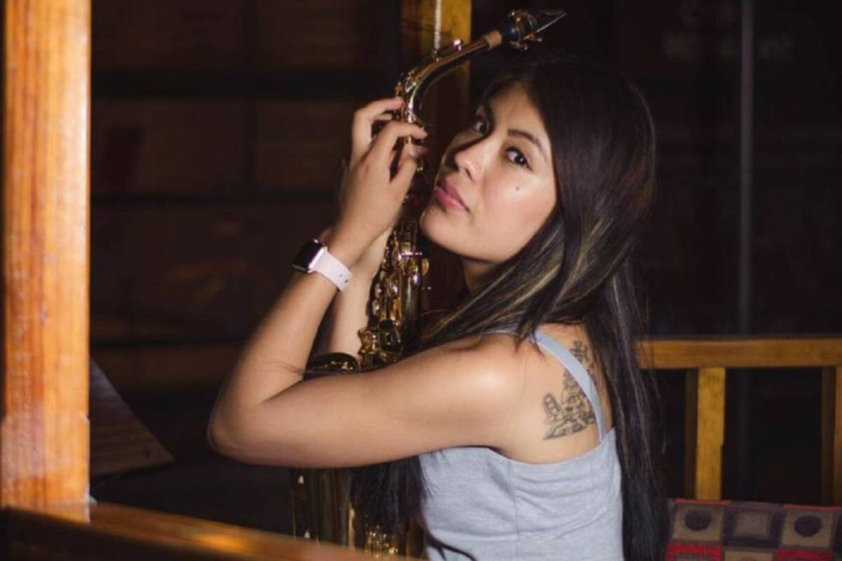 Ante audiencia de su agresor, Elena Ríos, saxofonista, pide justicia