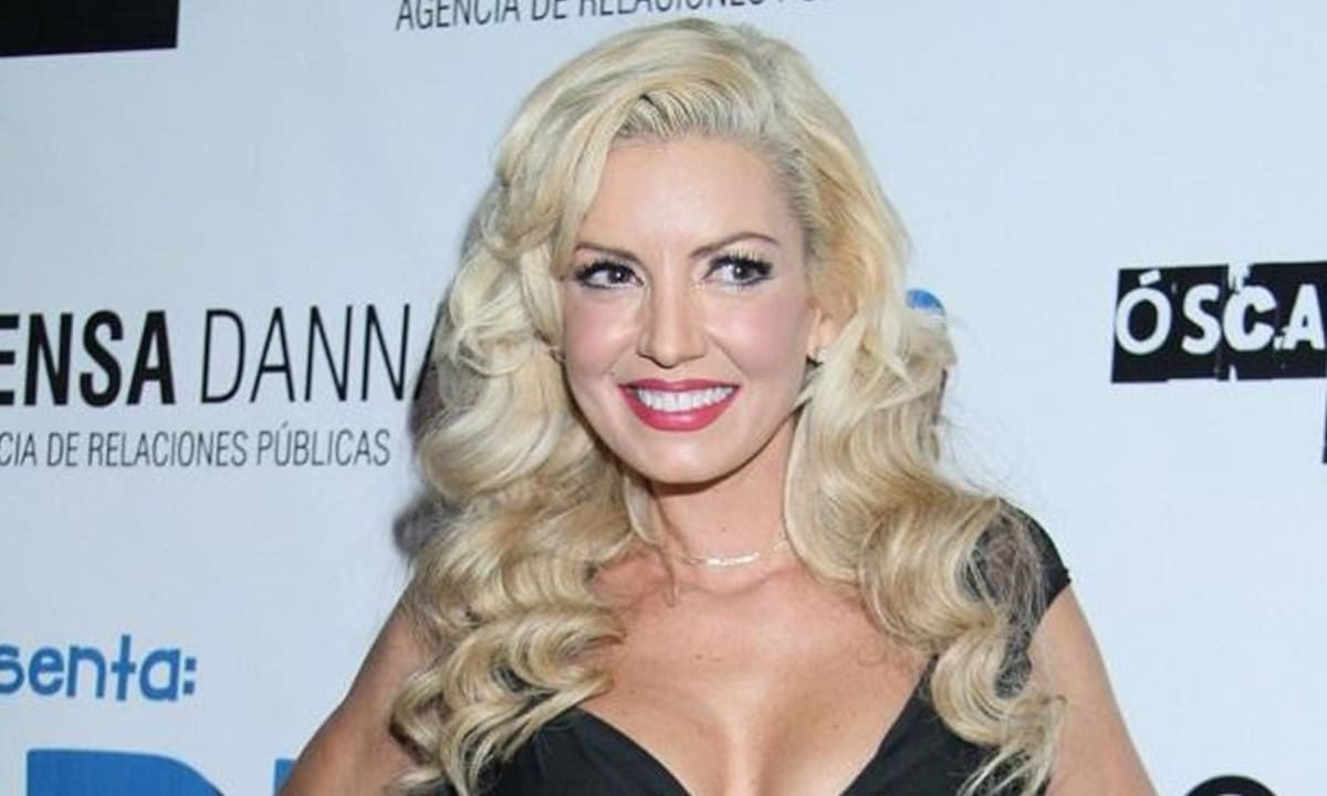 Isabel Madow envía indirecta a Agustín.