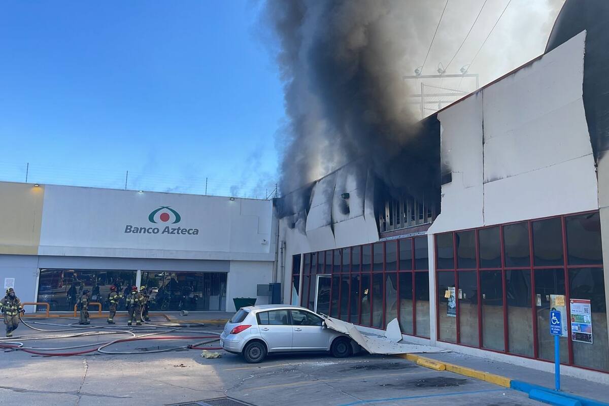Bomberos contienen Incendio en bodega de Waldos del Mariano Matamoros en Tijuana