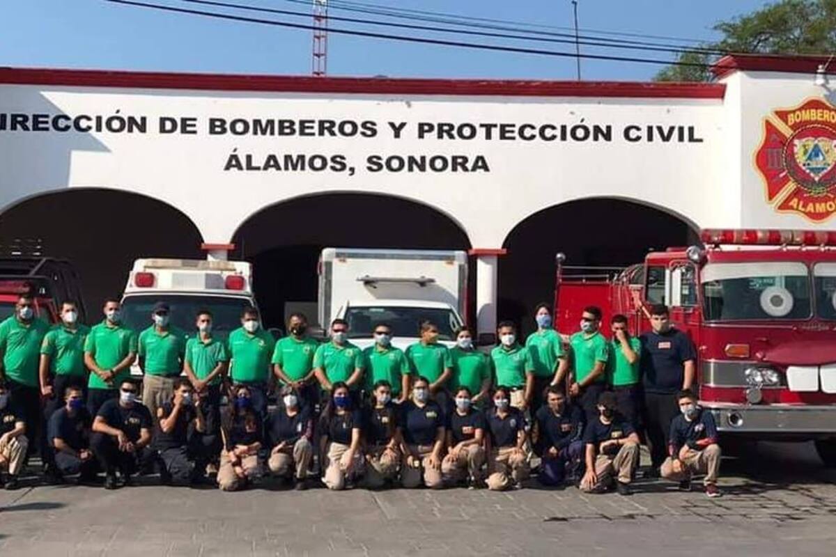 Ofrecen bomberos Internet a estudiantes con pobreza extrema