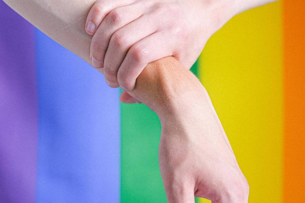 Siete miembros de una familia irán a juicio, tras forzar a pariente a una ‘terapia de conversión’