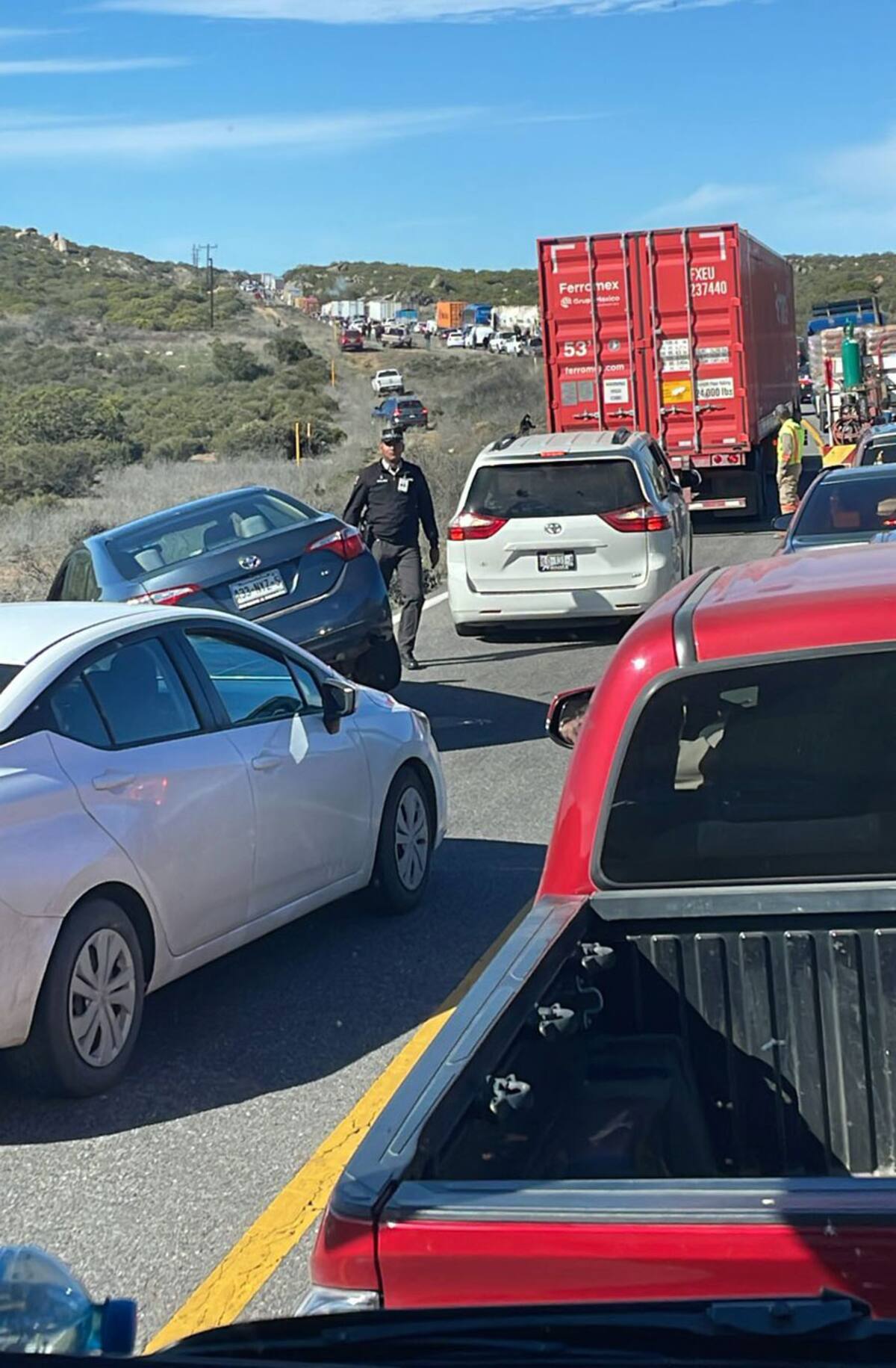 El tránsito lento provoca molestia en los automovilistas.