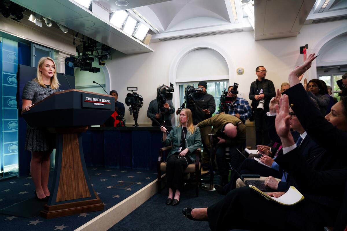 Karoline Leavitt, vocera de la Casa Blanca, en una conferencia de prensa el 11 de abril del 2025. | Crédito: EFE/EPA/WILL OLIVER