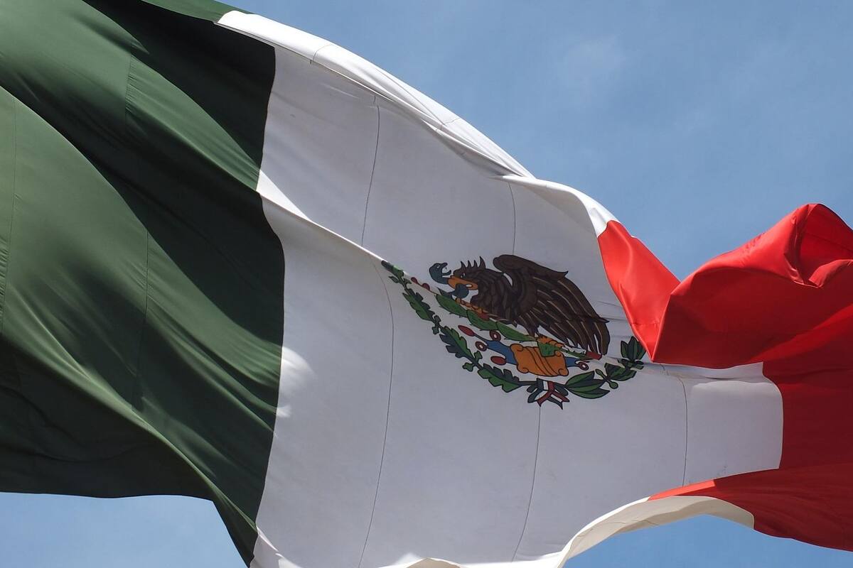 24 de Febrero: ¿La bandera de México ganó un concurso, por qué dicen que es la más bella?