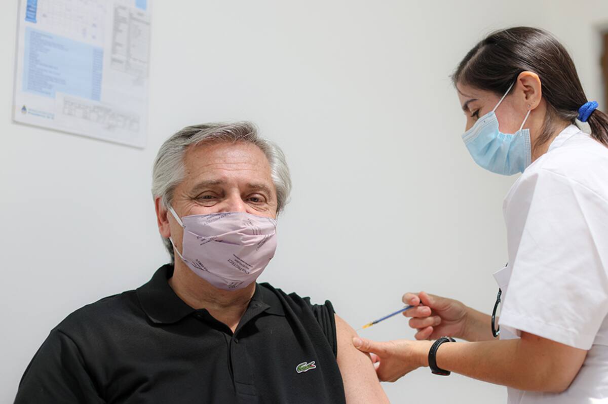 Argentina's President Alberto Fernandez receives a dose of Russia's Sputnik V (Gam-COVID-Vac) vaccine at the Posadas Hospital during the coronavirus disease (COVID-19) pandemic, in Buenos Aires, Argentina January 21, 2021. Picture taken January 21, 2021. Esteban Collazo/Argentina Presidency/Handout via REUTERS ATTENTION EDITORS - THIS IMAGE WAS PROVIDED BY A THIRD PARTY. NO RESALES. NO ARCHIVES u0009