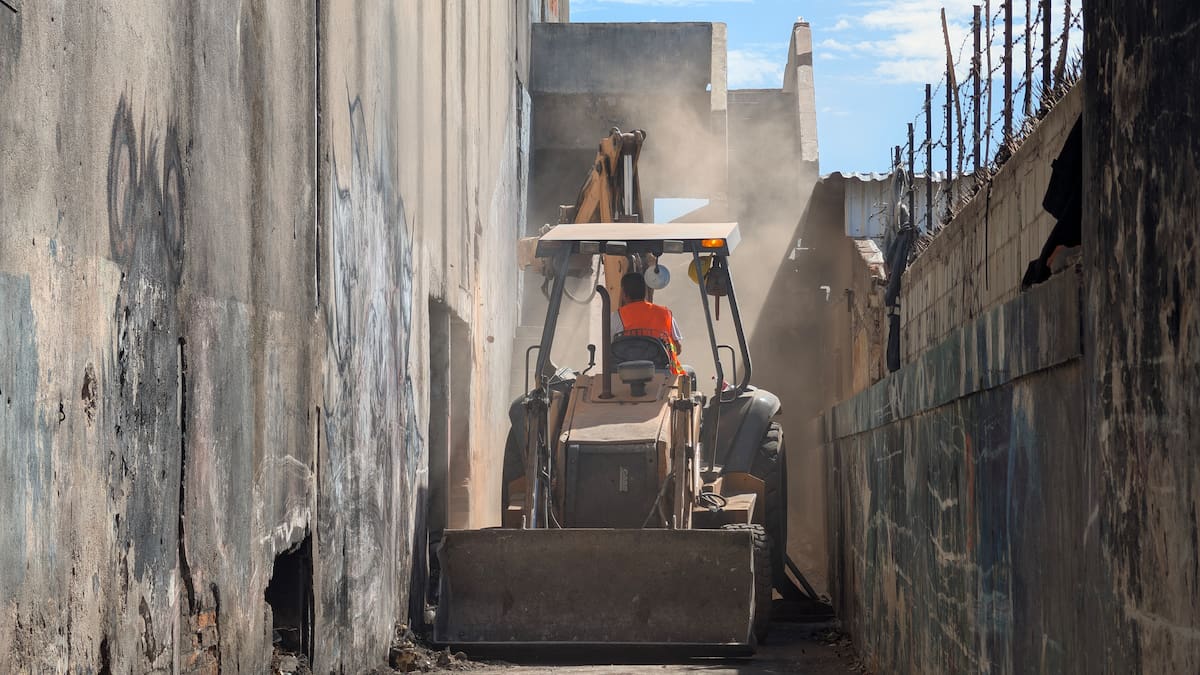 Los trabajos de demolición iniciaron el pasado martes. FOTO: JULIÁN ORTEGA