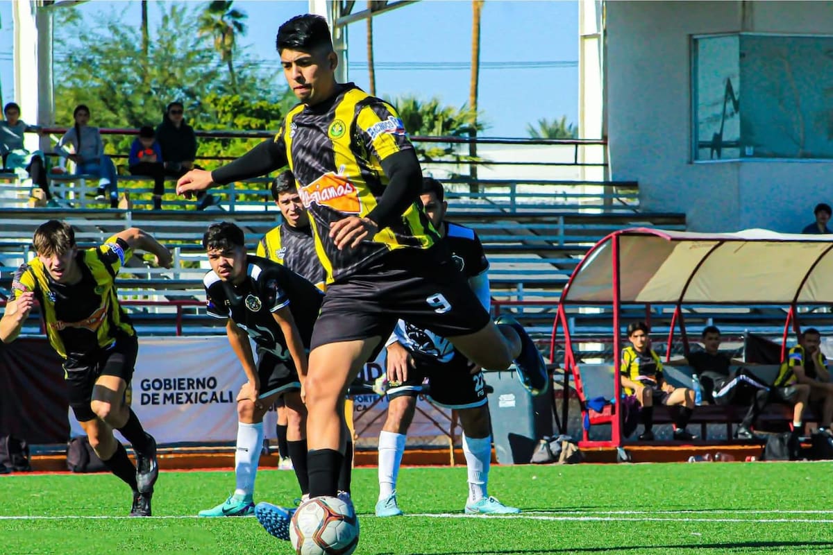 Alexis Herrera conquista el título de goleo de la Liga Urbana de Fútbol de Primera Fuerza
