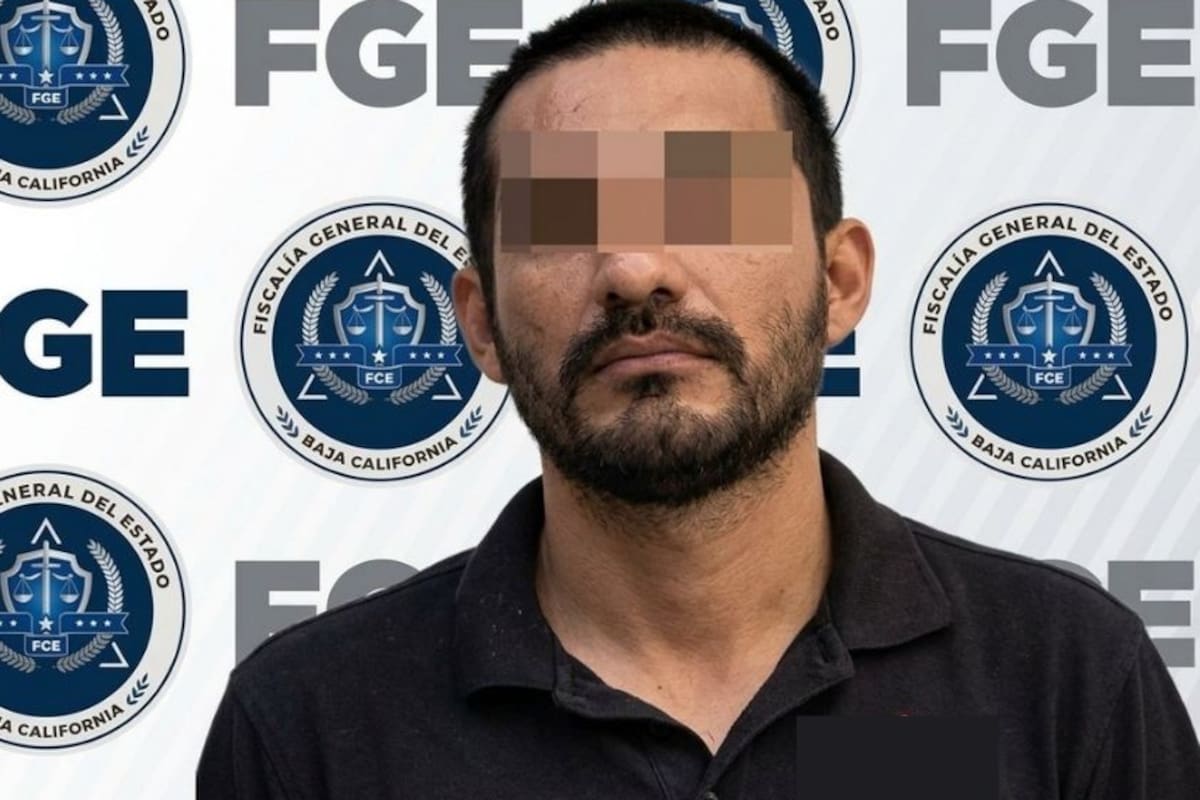 Escucha ruidos en la entrada y encuentra a su expareja dentro de su casa