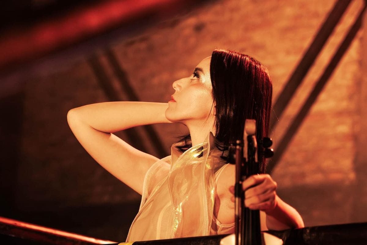 Violinista de Christian Nodal habla por primera vez de los rumores de infidelidad que asechan al cantante