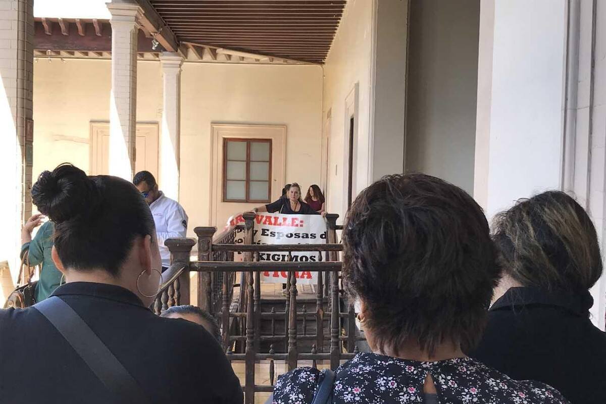 Busca apoyo para viudas de policías