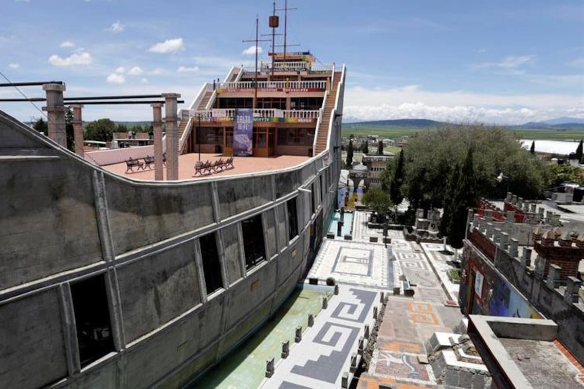 La iglesia dentro de un barco en el centro de México