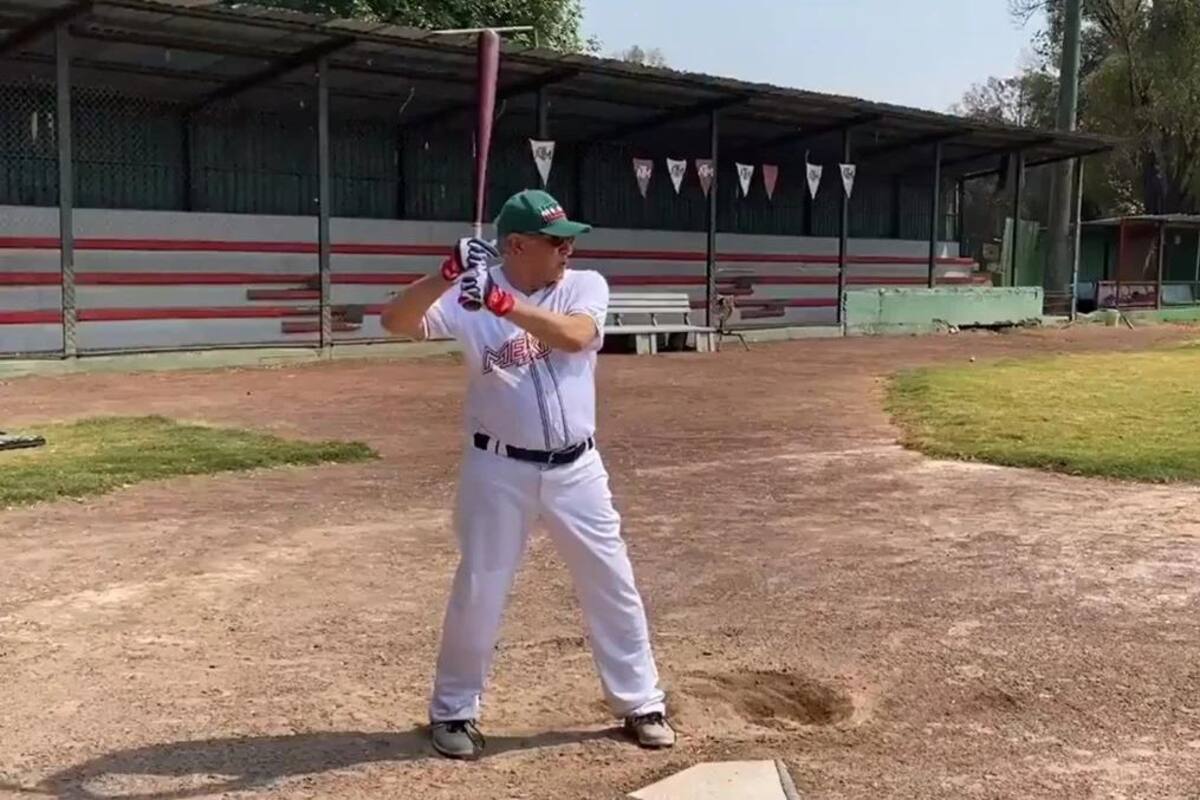 Se "escapa" AMLO para jugar beisbol y "tomar el Sol"