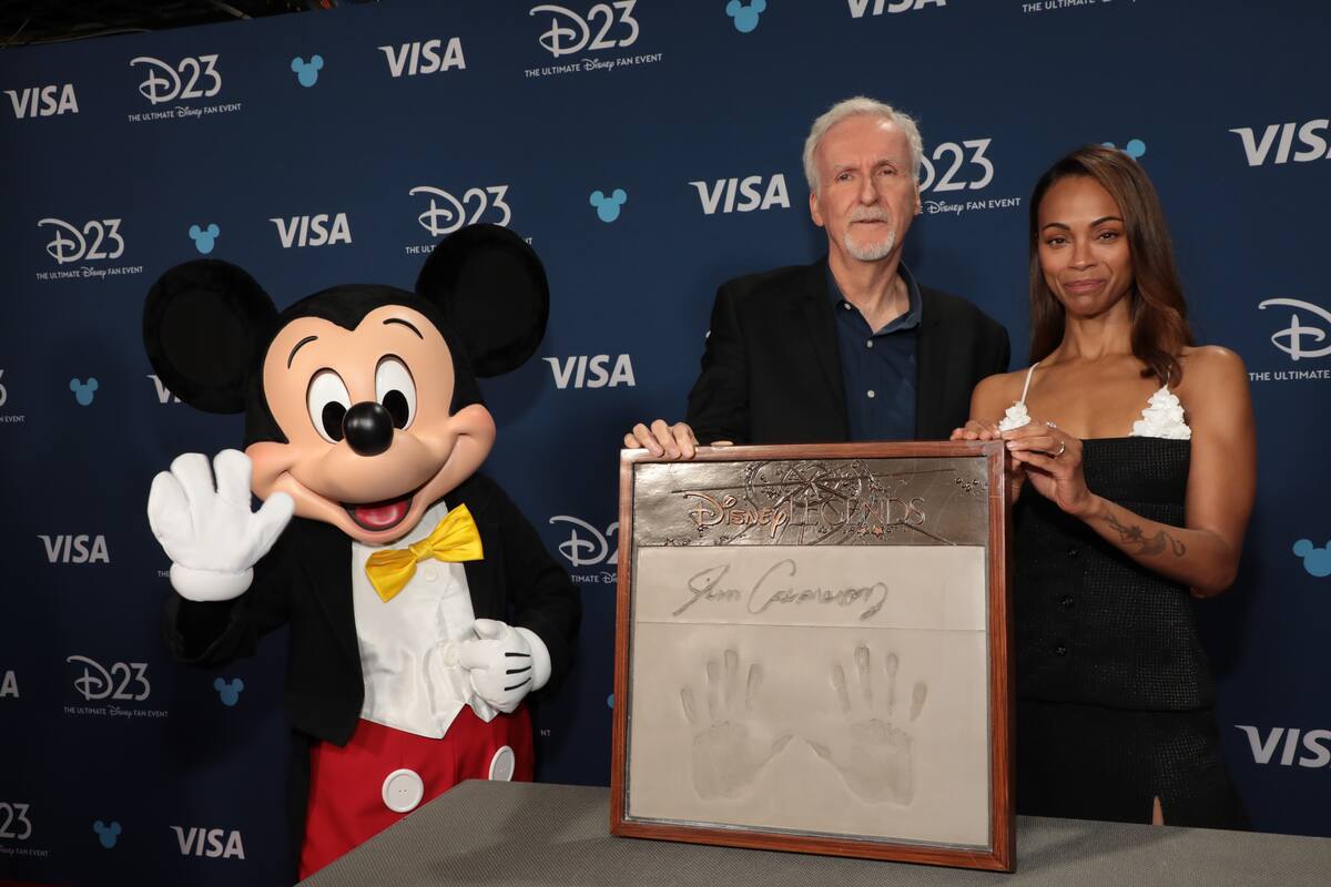 James Cameron y Zoe Saldaña.