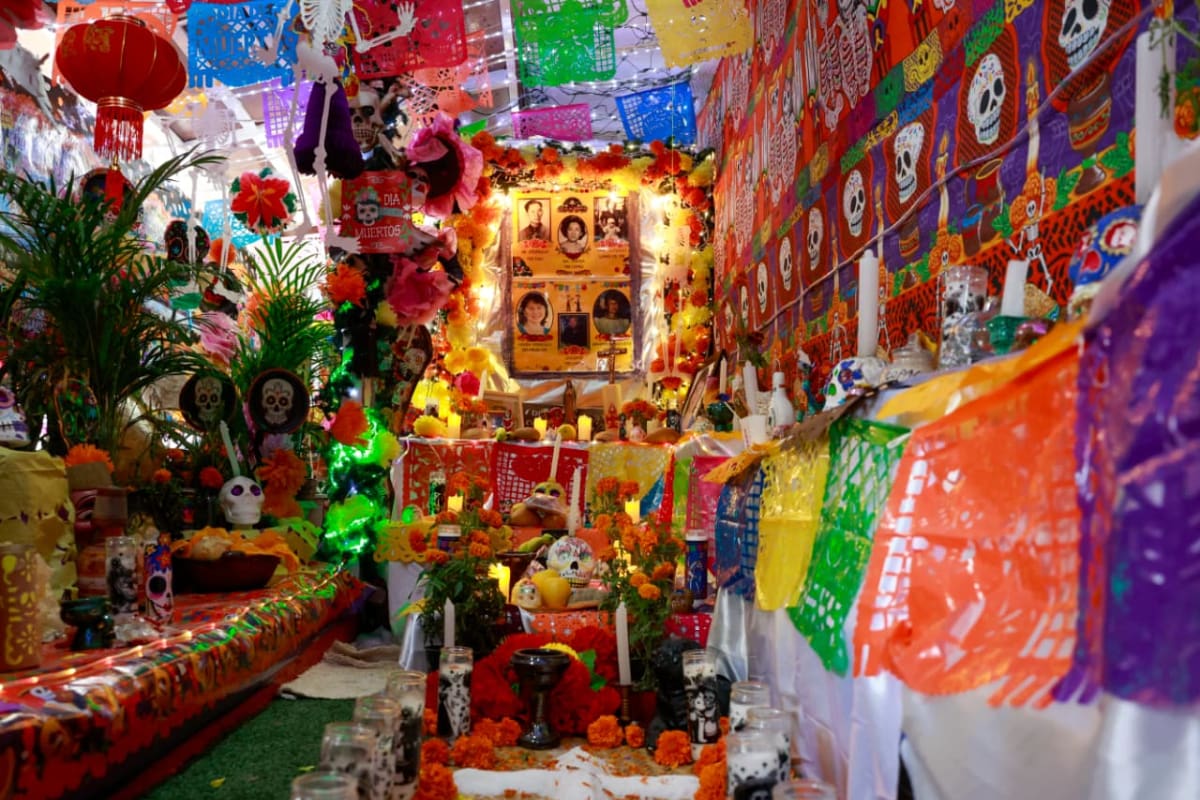 Familia Yee mantiene viva la tradición del Día de Muertos en Mexicali