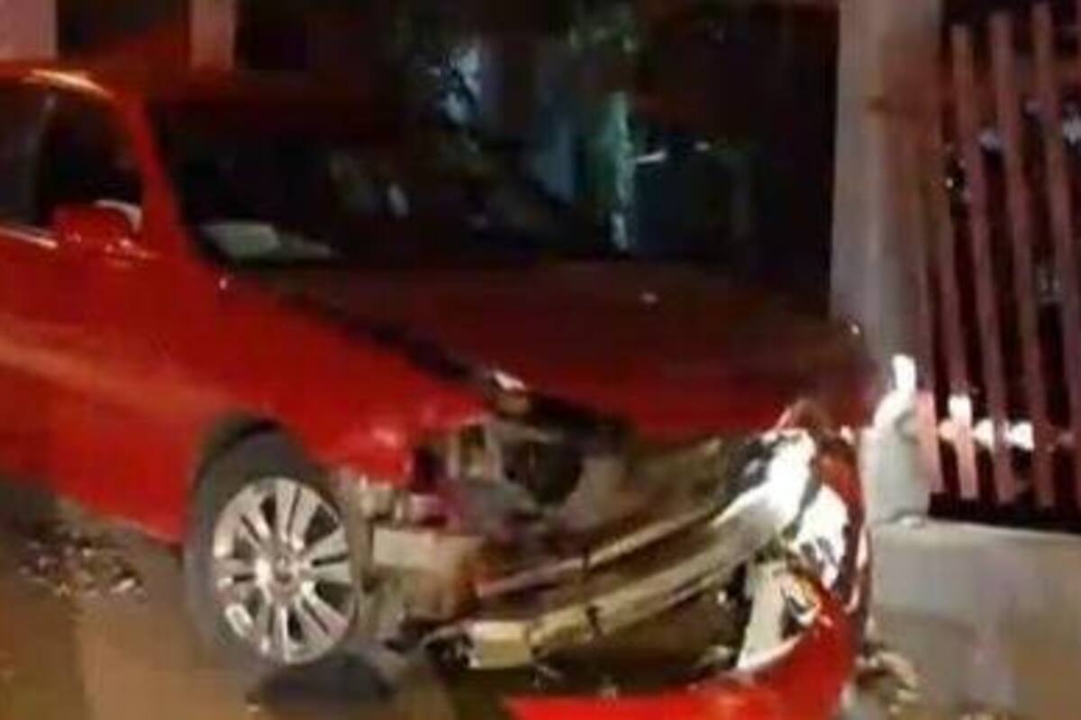 Conductor ebrio choca contra barda de escuela en Rosarito
