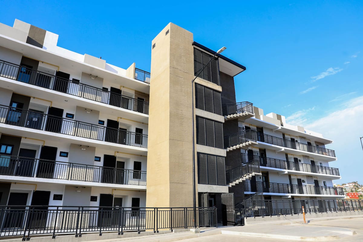 Menor demanda de estadounidenses por vivienda reestructura precios