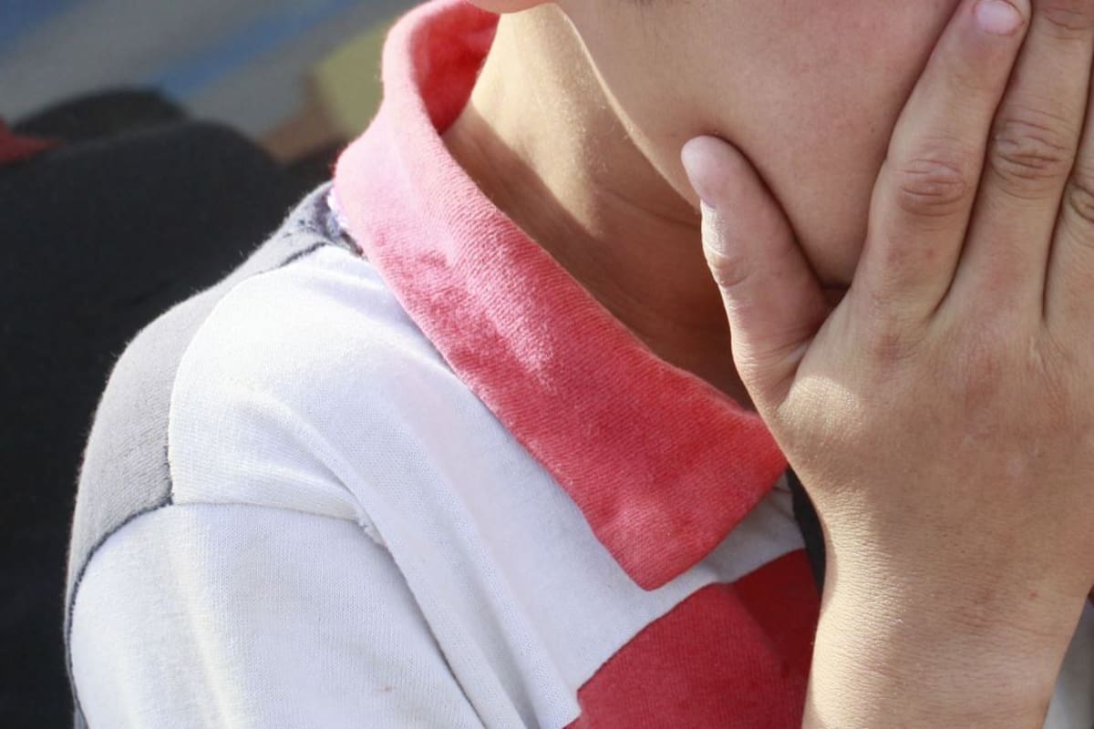 Atienden a niño presuntamente golpeado por padrastro