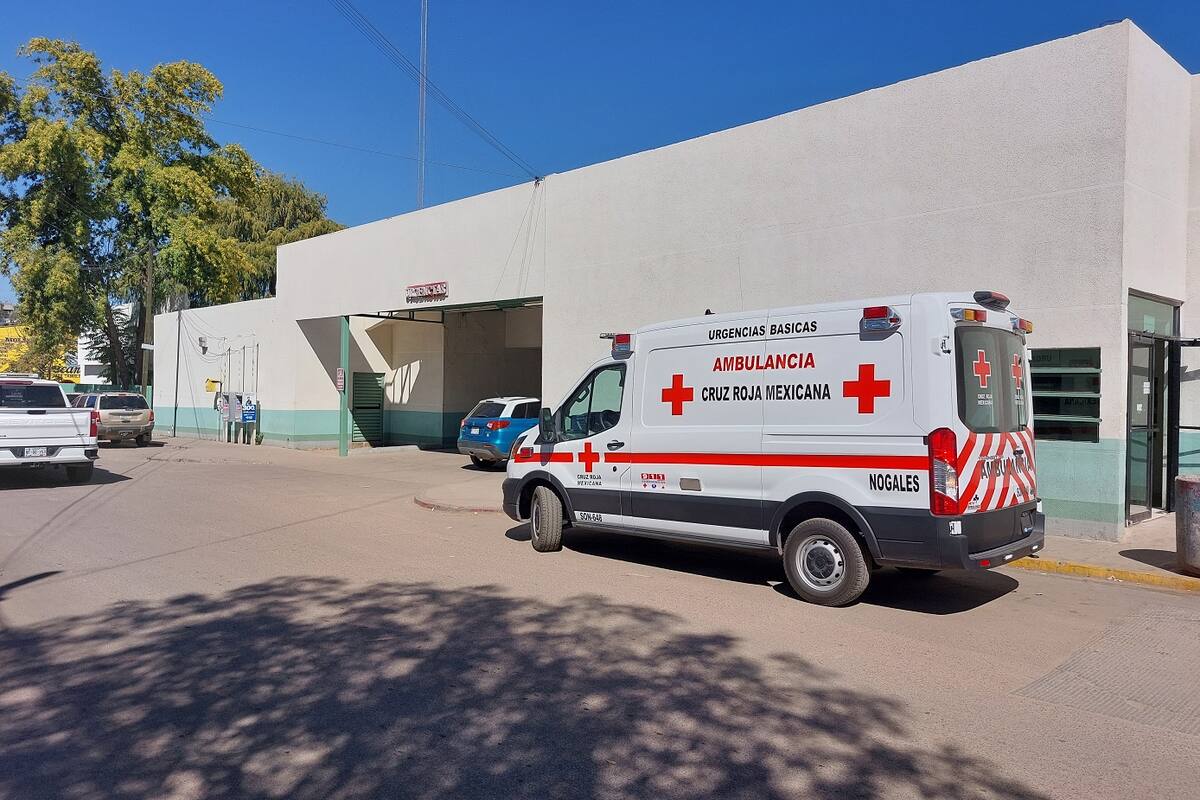 Cuatro jóvenes seriamente lesionados tras impacto con señalamiento en Nogales