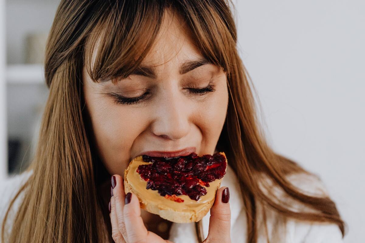 Comer rápido podría estar afectando tu salud más de lo que crees