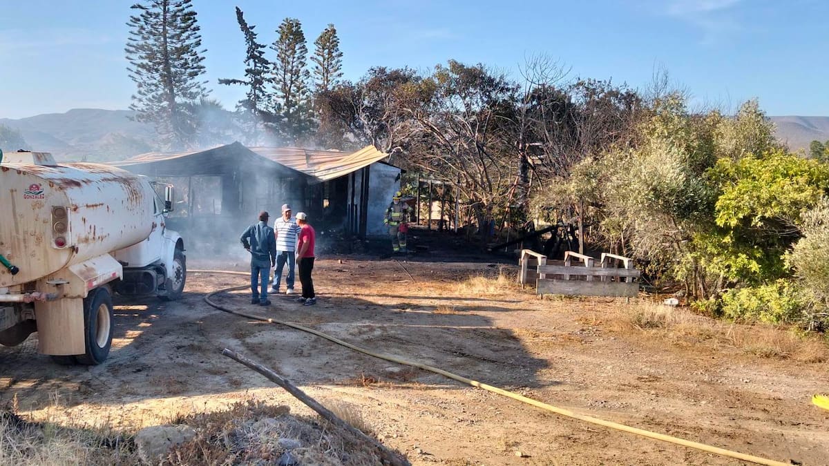 Pierden todo en incendio y piden apoyo para madre e hija en El Rosario