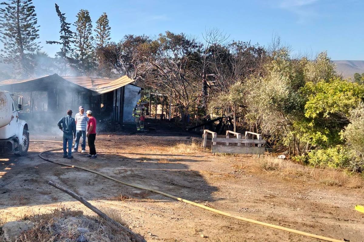 Pierden todo en incendio y piden apoyo para madre e hija en El Rosario