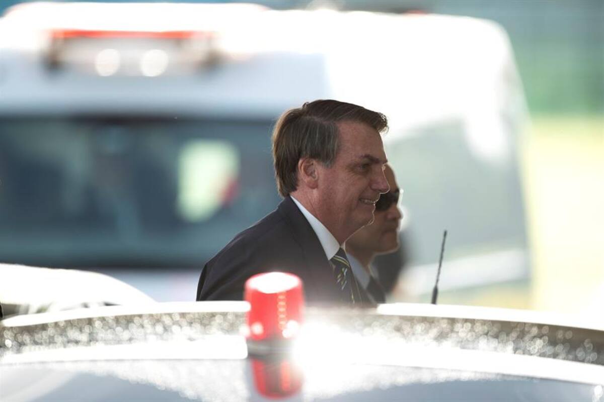 Bolsonaro exige lealtad a sus funcionarios, "el desempleo también mata", dice