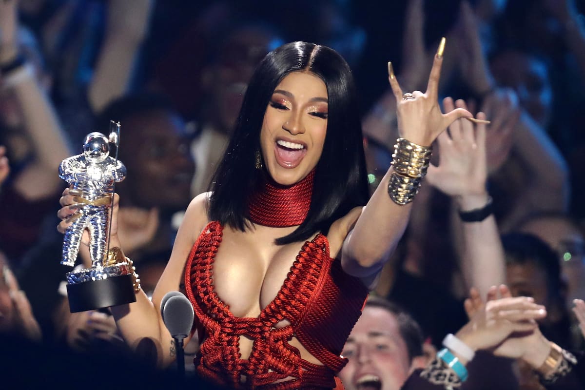 Cardi B explica cómo filtró su foto desnuda por accidente y se defiende de las burlas