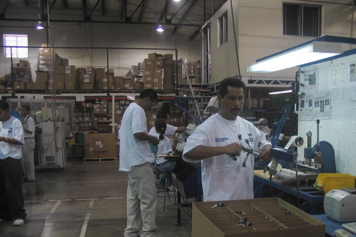 Sube confianza empresarial de sector manufacturero: Inegi