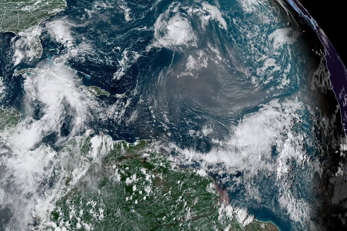Huracán Ida avanza hacia el Golfo de México