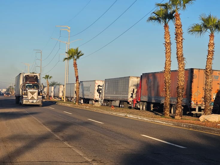 Hasta 10 horas de espera para cruzar por bloqueo carretero
