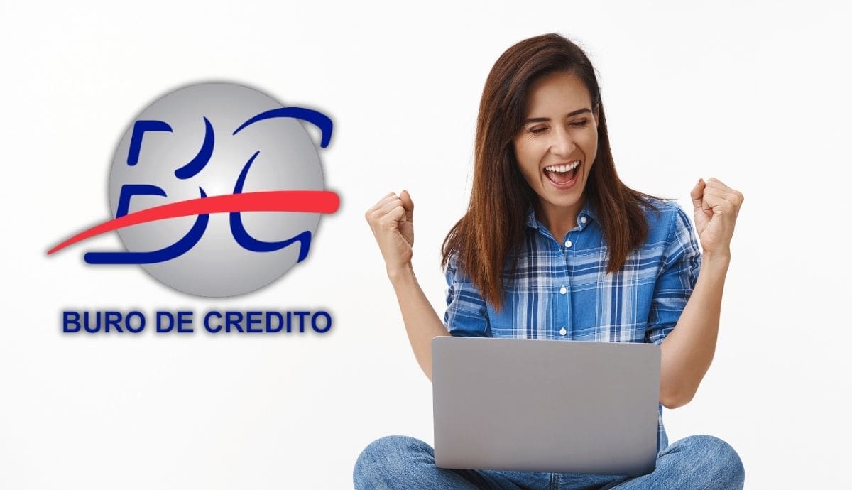 Una usuaria celebra al revisar su reporte de historial crediticio en una computadora portátil frente al logotipo del Buró de Crédito.