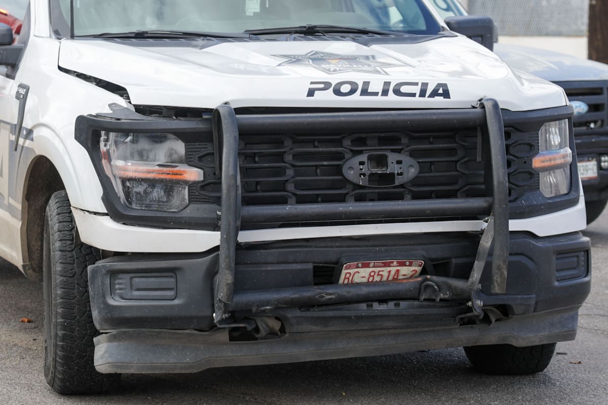 Policías municipales abaten a hombre agresivo con machete en el ejido Quico Santana