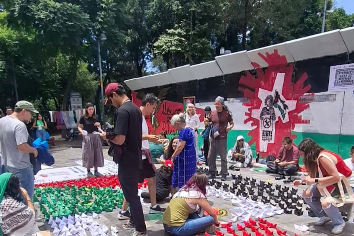 Centenares de personas exigen el fin del cerco a Gaza en el Hemiciclo a Juárez
