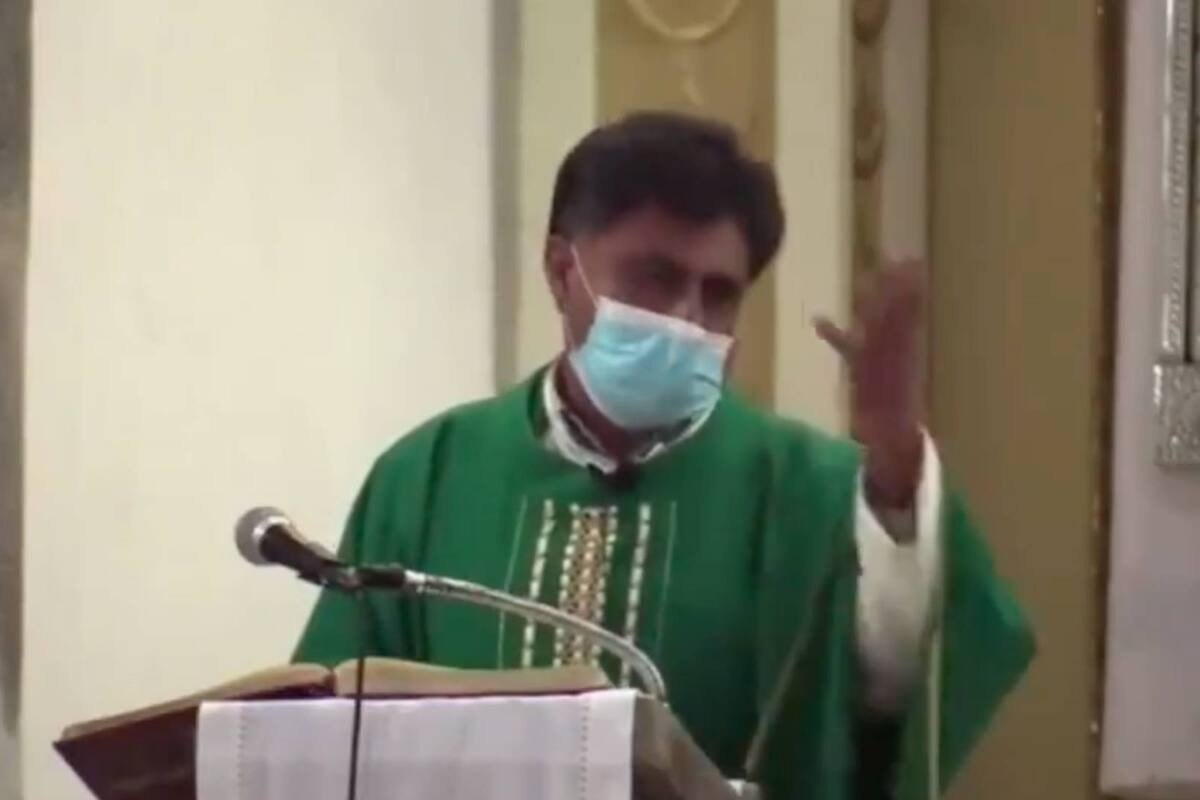 Remueven a sacerdote de Puebla que difundió sermón homofóbico