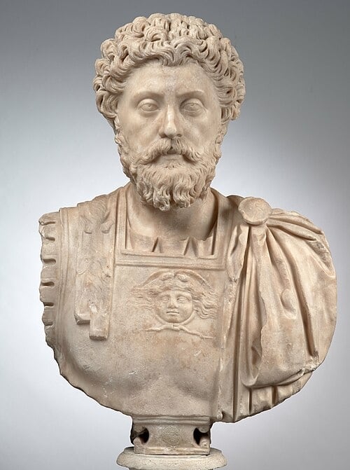 Marco Aurelio fue un emperador romano y filósofo estoico del siglo II, reconocido por sus escritos sobre disciplina mental, autocontrol y forma de vida. | Crédito: Daniel Martin / Photothèque du musée Saint-Raymond / Wikimedia Commons (CC BY-SA 4.0)