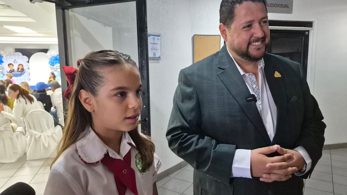 La niña ganadora como presidenta infantil fue Victoria, quien presentó una propuesta enfocada en hacer más atractivo el comercio para los niños. │Foto: Fernando Guerrero