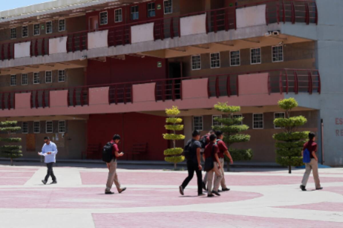 Regresan a clases más de 65 mil alumnos de preparatoria este lunes