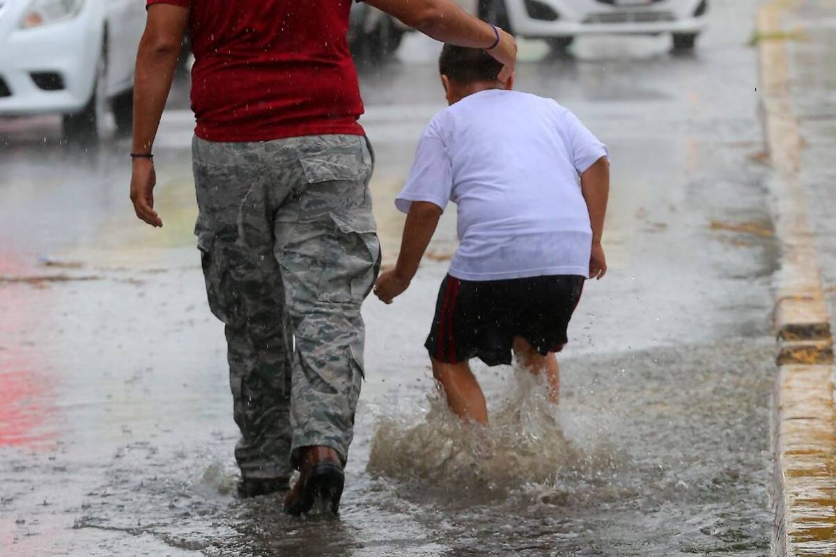 ¡Poquita y bendita! Cae lluvia ligera en Hermosillo